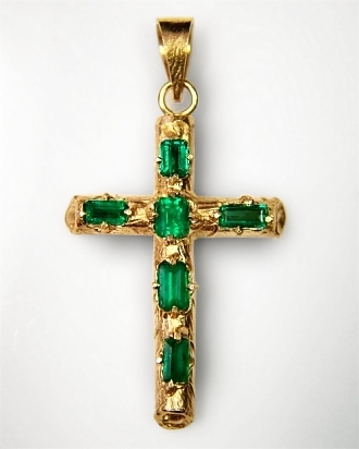 http://www.planetarygems.com/images/emerald%20cross%20-tronco-%20style%20COLO07.jpg